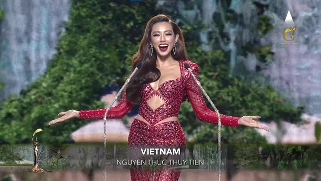 Thuy Tien dazzles audiences at semi-final night of Miss Grand International